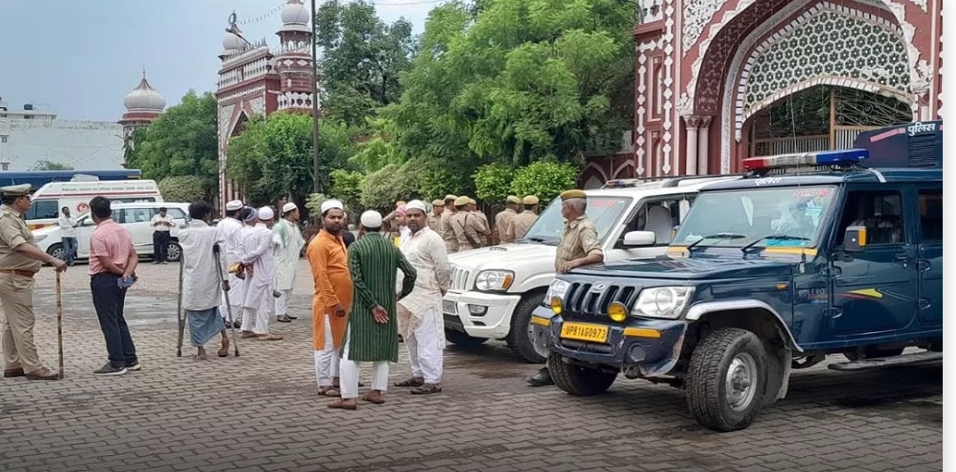 अलीगढ़ में पहली बार ईदगाह के बाहर सड़क पर नही पढ़ी गई नमाज