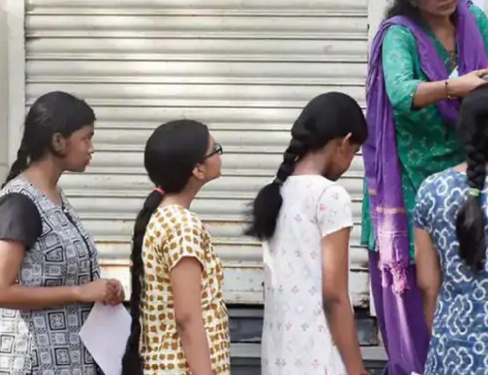 कर्नाटक के सिविल एक्जाम में चेकिंग के नाम पर हिन्दू छात्राओं के उतरवाए मंगलसूत्र.