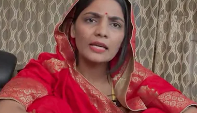 नेहा सिंह राठौर के खिलाफ लखनऊ में FIR दर्ज, CM योगी और PM मोदी को बताया धन्यवाद, JDU नेता की भी प्रतिक्रिया